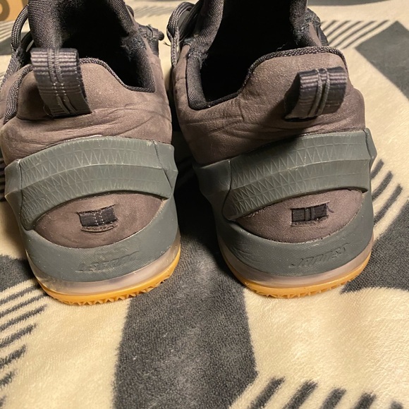 Nike Lebrons - Picture 3 of 4